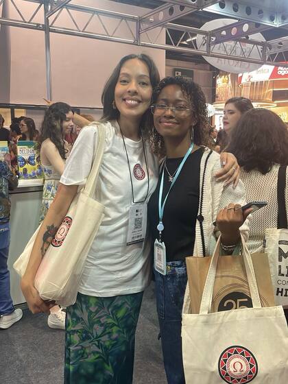 Alunos da Aldeia Literária em evento do mercado editorial