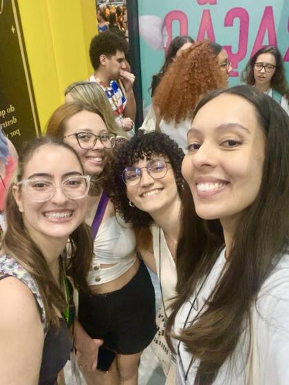 Alunos da Aldeia Literária em evento do mercado editorial