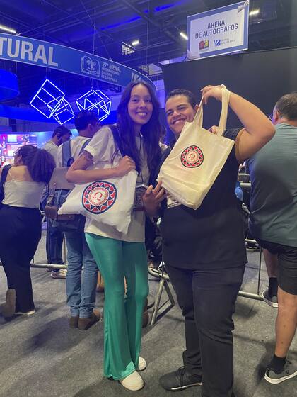 Alunos da Aldeia Literária em evento do mercado editorial