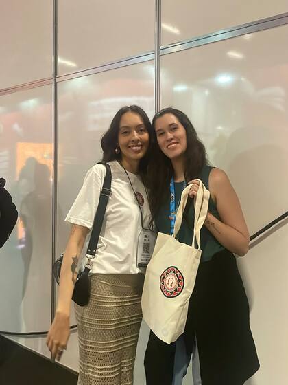 Alunos da Aldeia Literária em evento do mercado editorial